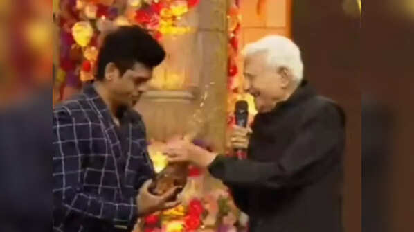 Siddharth Jadhav shares a throwback video with Ramesh Deo