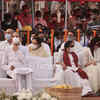 Maha CM Uddhav Thackeray with the Mangeshkar family at Shivaji park
