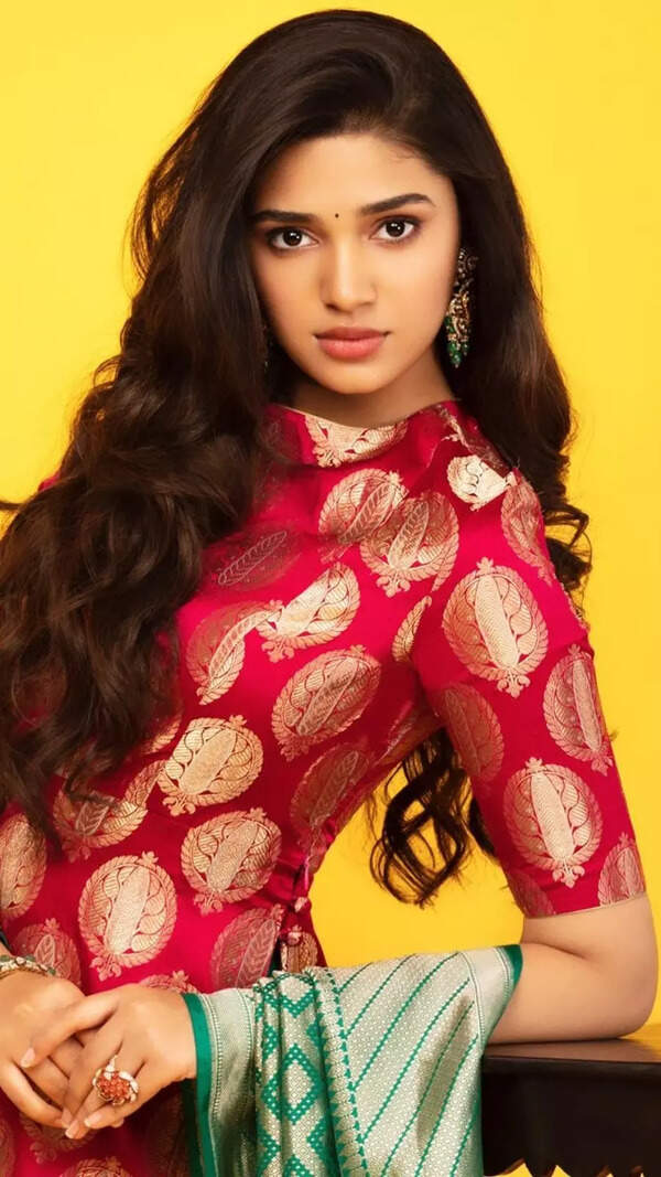 Krithi Shetty Wallpapers