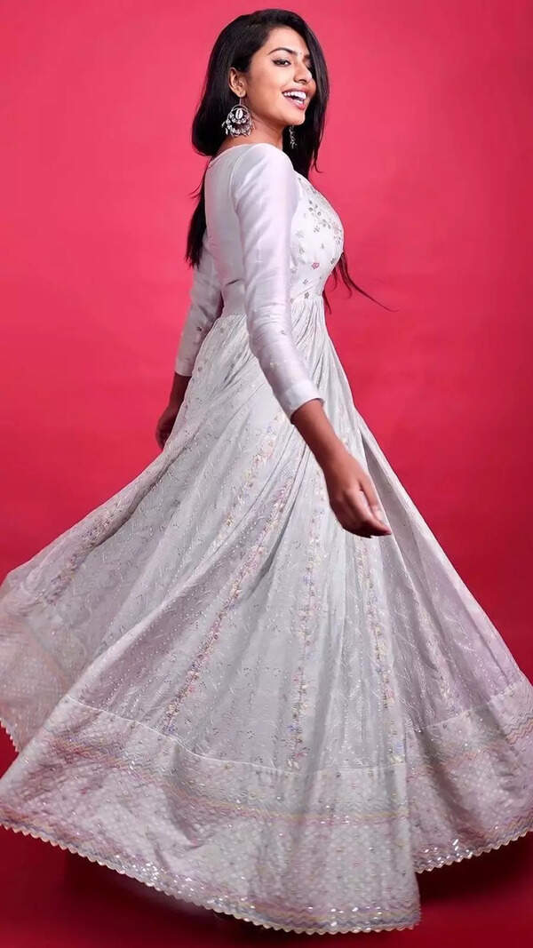 Shivani Rajashekar Photos
