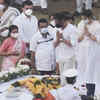 Shah Rukh Khan pays his last respects to Lata Mangeshkar