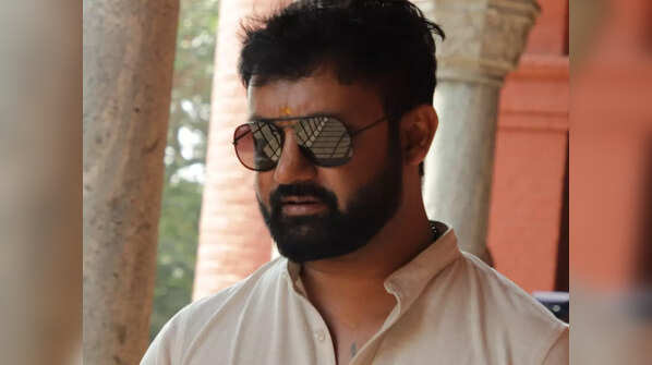Director Manu Anand's debut sketch