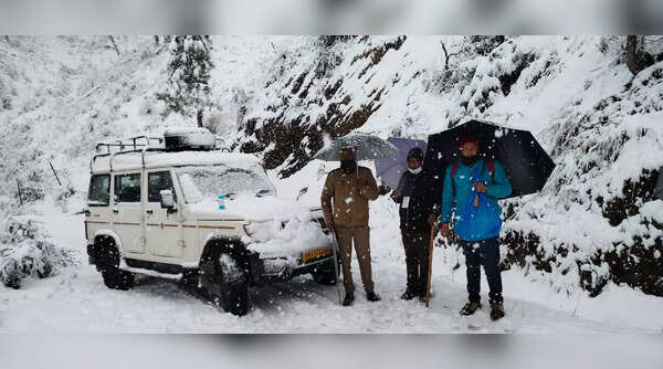 Poll officials brave harsh weather to reach booths