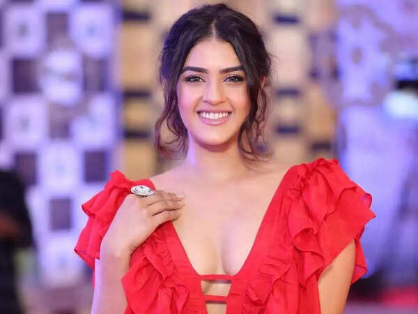 Kavya Thapar Pictures