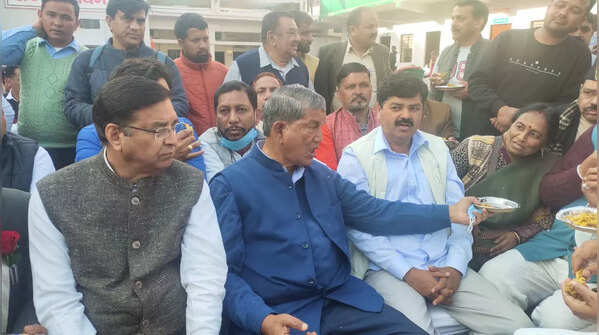 Photos: Harish Rawat hosts 'victory' bash in Dehradun