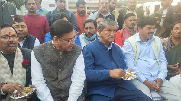 Photos: Harish Rawat hosts 'victory' bash in Dehradun