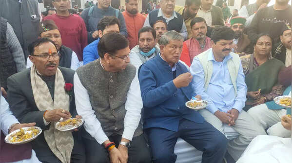 Photos: Harish Rawat hosts 'victory' bash in Dehradun
