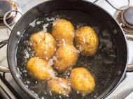 4 easiest ways to boil potatoes