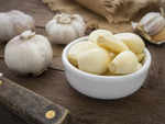 Kitchen hacks to make garlic-peeling easier