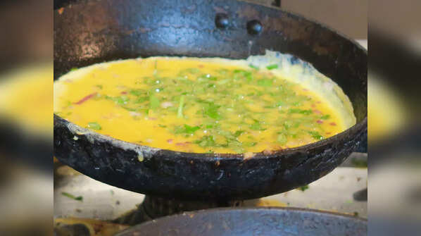 Is olive oil good for making an omelette?