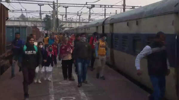 In pics: BJP's bandh call across West Bengal evokes mixed response