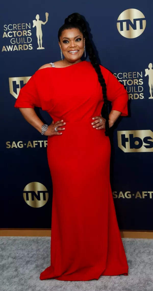 Yvette Nicole Brown Photos