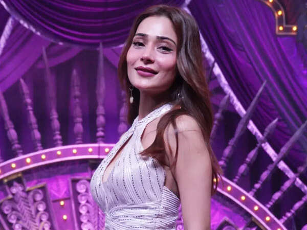 Sara Khan Stills