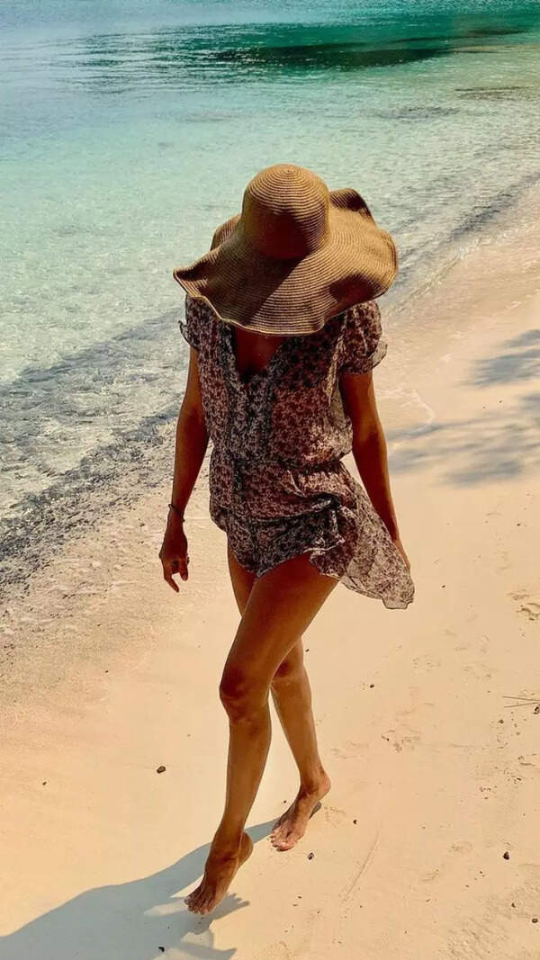 Lisa Haydon Photos