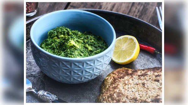 Ayurveda recommended tips to cook saag