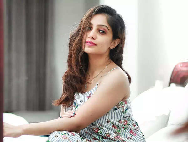 Arya Stills