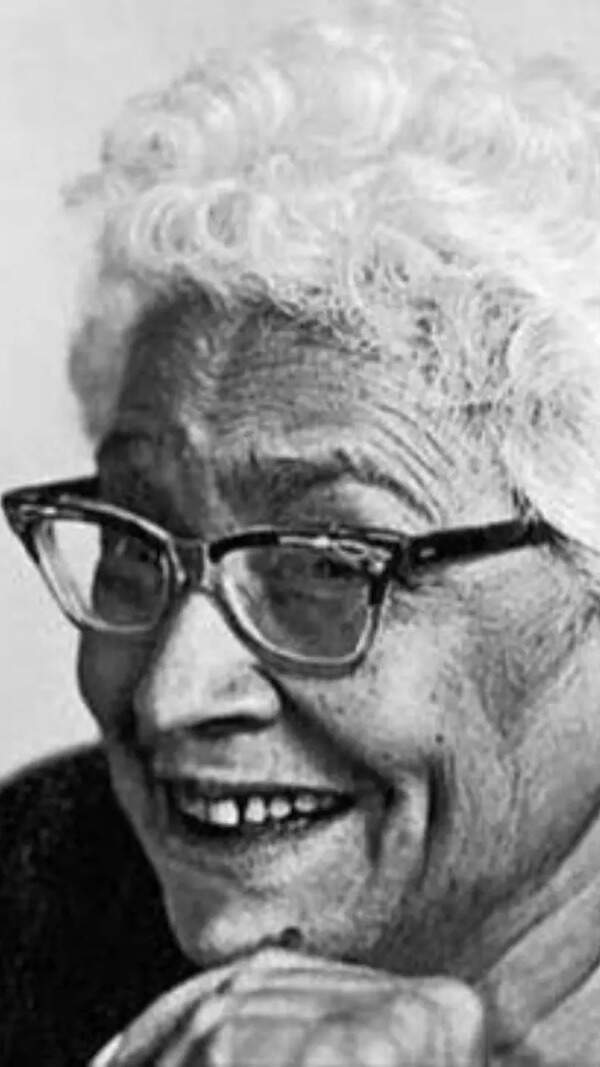 Ismat Chughtai Photos