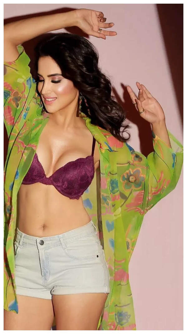 Smita Gondkar Photos