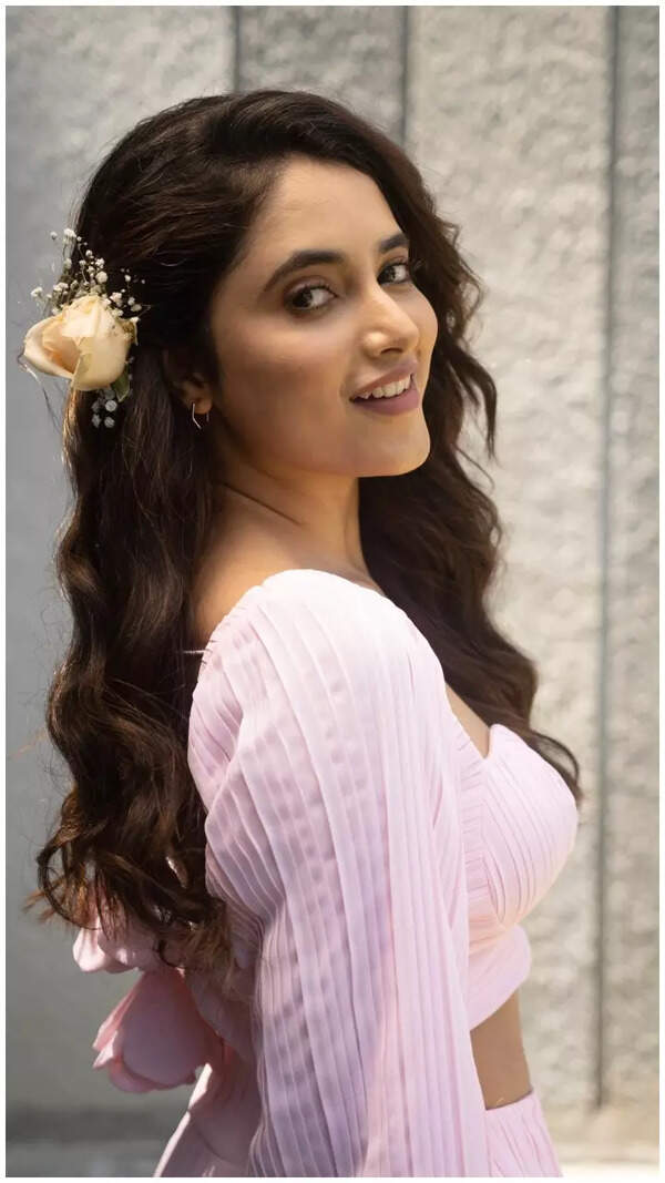 Priyanka Arul Mohan Photos