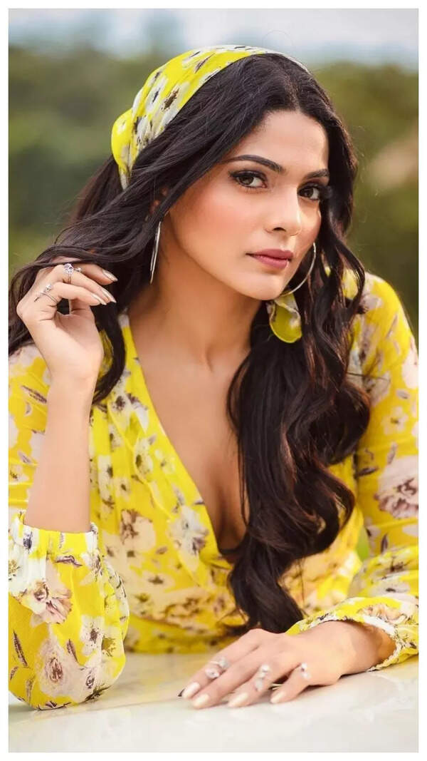 Pooja Sawant Images
