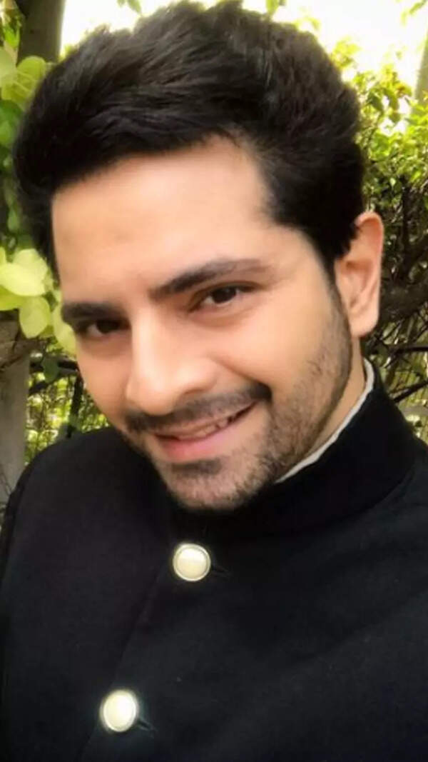 Karan Mehra Pictures