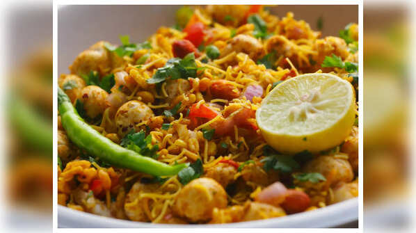 Spicy peanut bhel