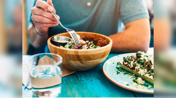 Other benefits of eating a light dinner