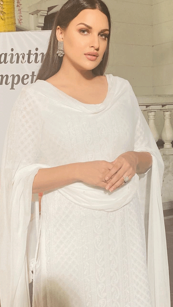 Himanshi Khurana Pictures