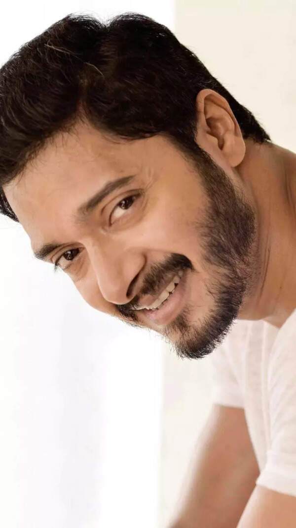 Shreyas Talpade Wallpapers