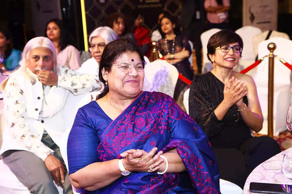 Paro Anand Pictures