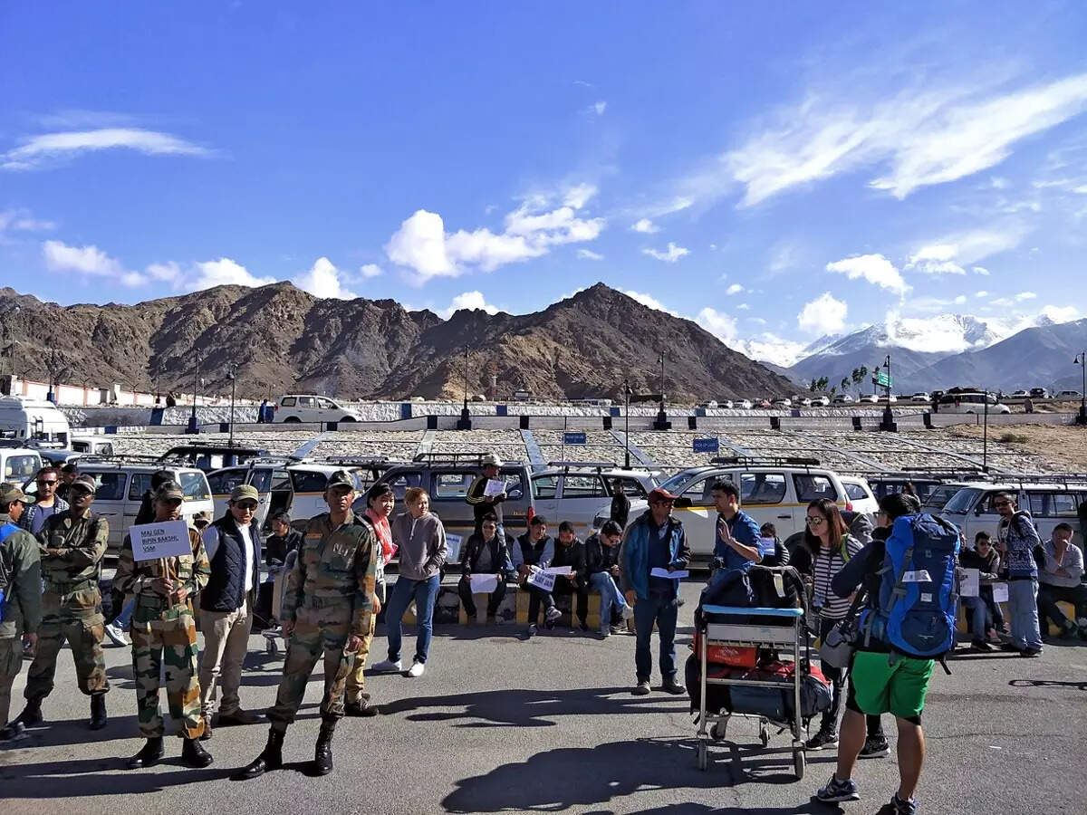 March 28, 2022, becomes the busiest day ever at Srinagar airport, Srinagar  - Times of India Travel