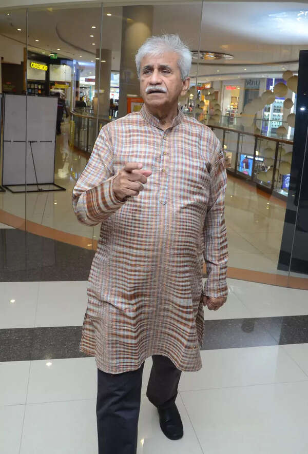 Jabbar Patel Stills