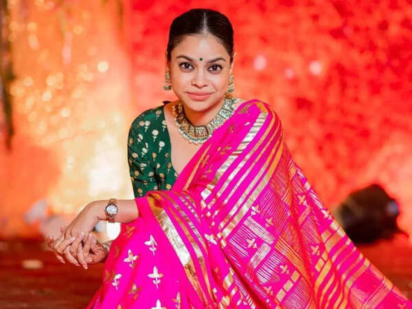 Sumona Chakravarti Images