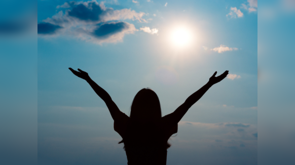 What are the causes of vitamin D deficiency?
