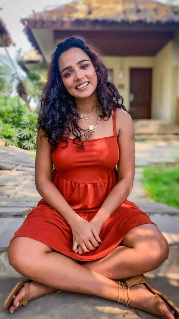 Tuhina Das Images