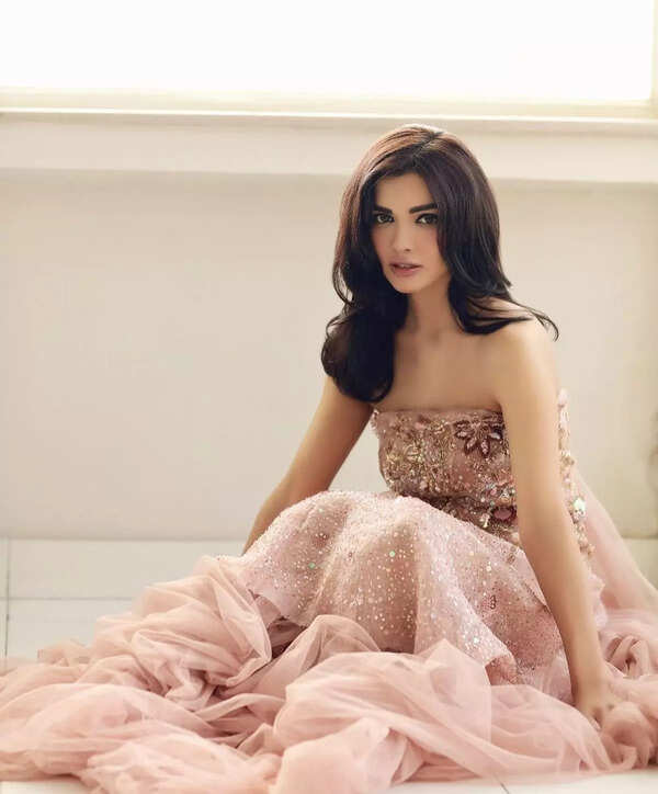 Sara Loren Wallpapers