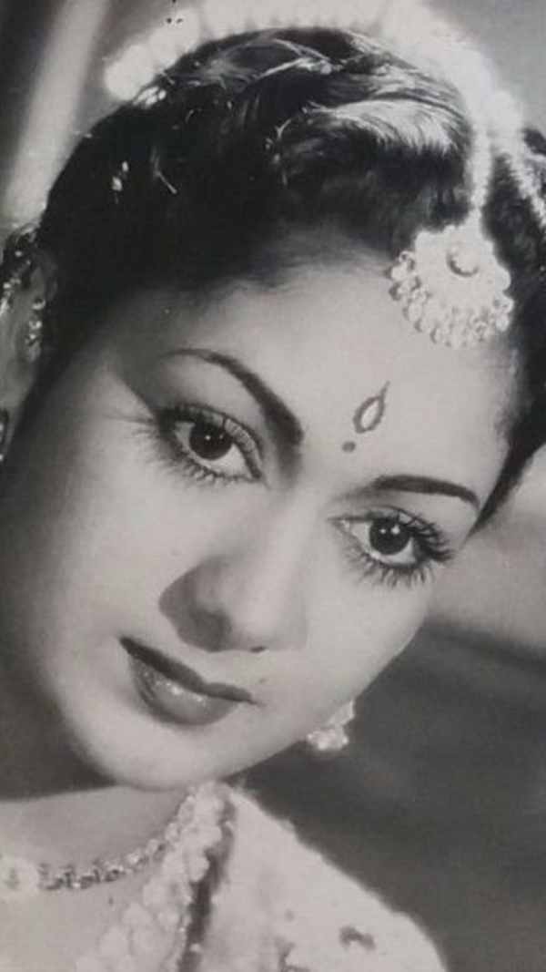 Savitri Wallpapers