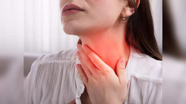 What does a sore throat feel like?