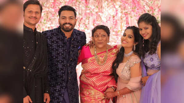 Sayli with Dhawal and family