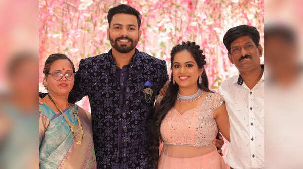 Dhawal poses with Sayli’s family