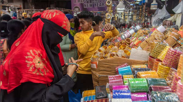 In pics: Ramzan night buzz back in Charminar
