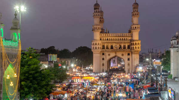 In pics: Ramzan night buzz back in Charminar
