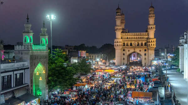 In pics: Ramzan night buzz back in Charminar