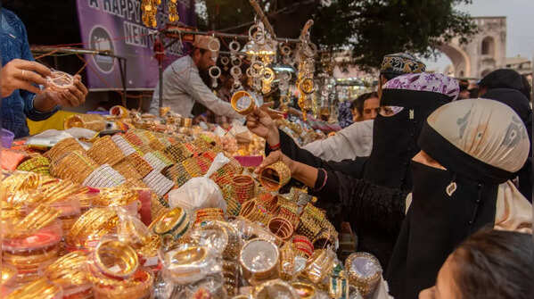 In pics: Ramzan night buzz back in Charminar