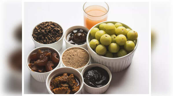 How much amla should you eat daily and why?