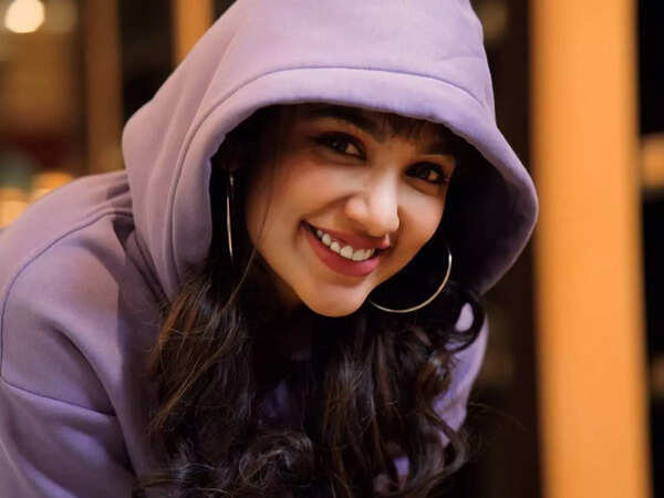 Tejaswi Madivada Pictures