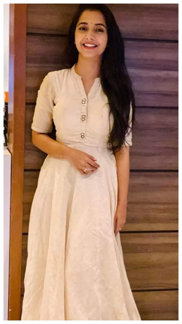 Sayali Sanjeev Pictures