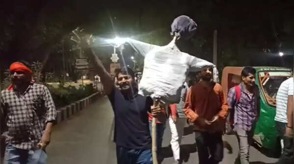 BHU students protest against V-C's iftar party