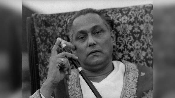 Jalsaghar (1958)