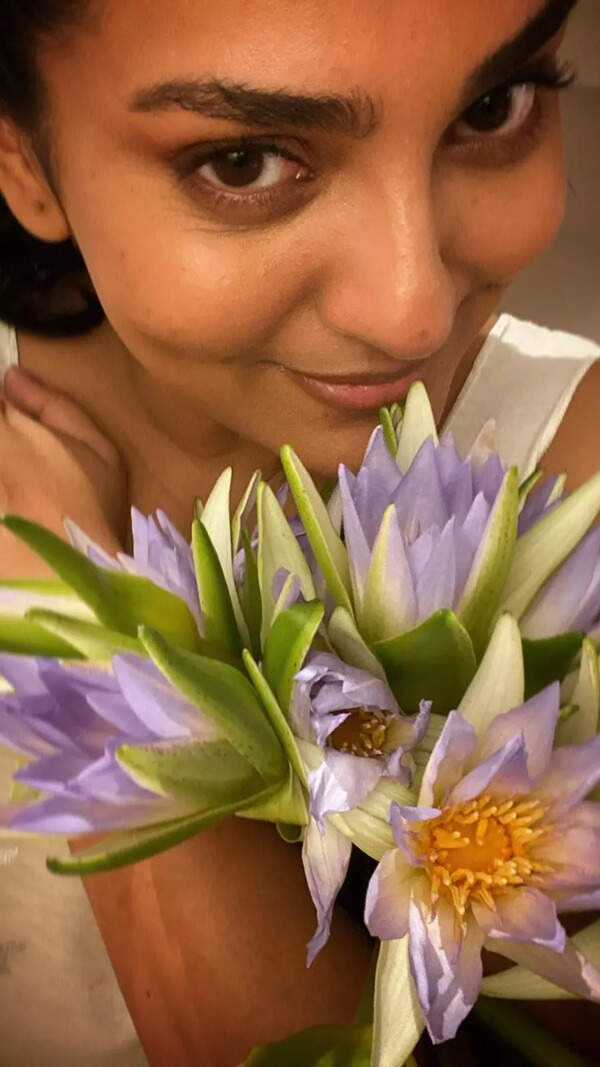 Parvathy Thiruvothu Wallpapers